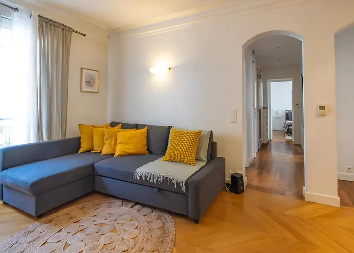 Spacious Apartment For 6 People